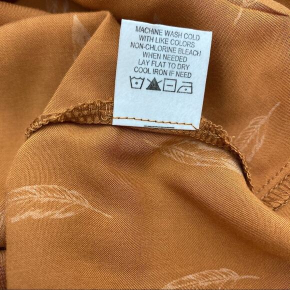 Living Doll Feathers Long Sleeve Button Up Blouse Camel Brown XS - Picture 10 of 11